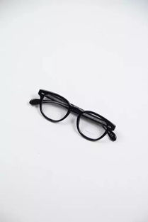 黑框眼鏡 你的時尚搭配最佳伴侶
